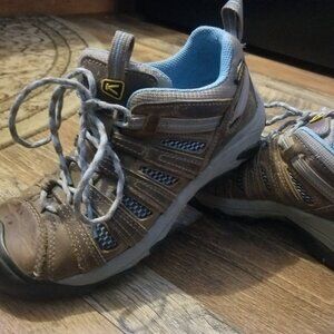 Keen hiking shoes